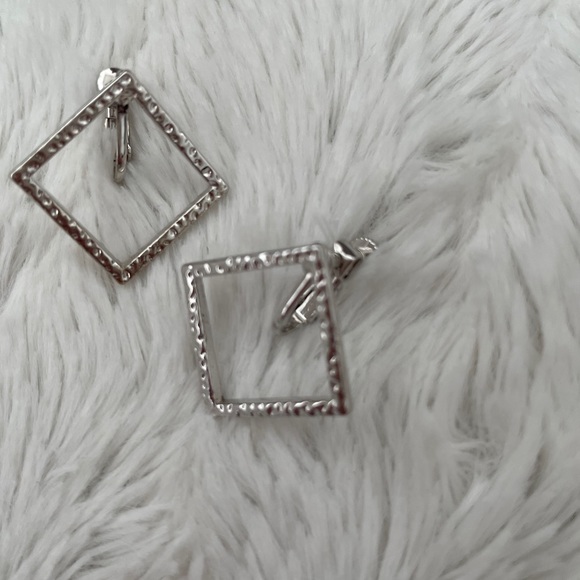 Earrings (NEW) - Picture 3 of 3